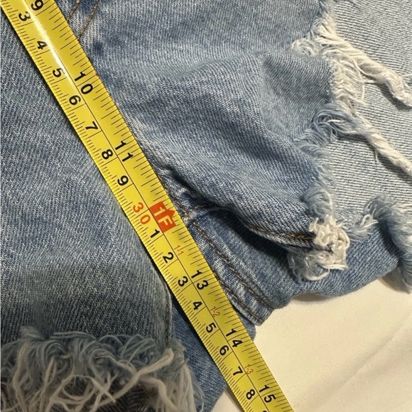 Levi's 501 Cutoff Shorts Women's 31 Medium to Light Wash Distressed Denim - Picture 10 of 10